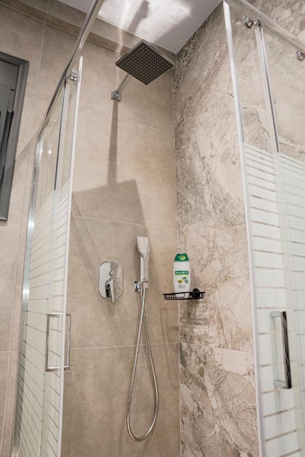 טריקלה Quattro Luxury Apartments מראה חיצוני תמונה